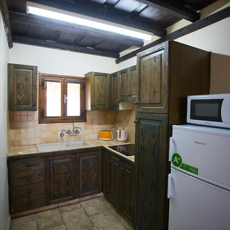 George Guest house Pentakomo