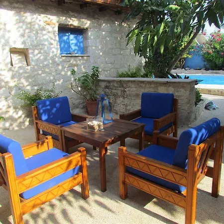 George Guest house Pentakomo